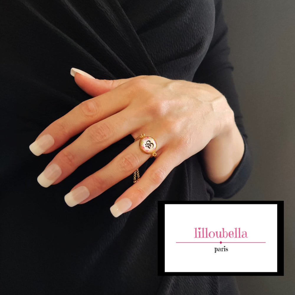 Bague Om fleur de lotus réglable en acier